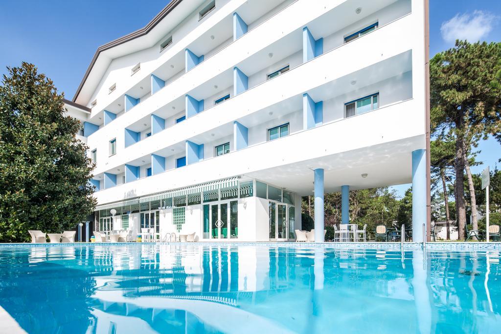 Hotel Olympia Lignano Sabbiadoro Kültér fotó