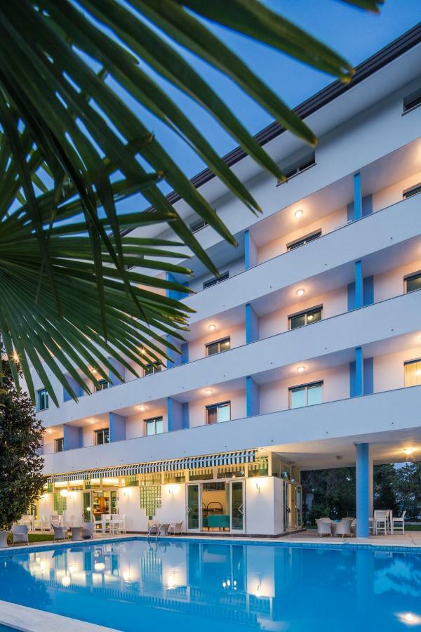 Hotel Olympia Lignano Sabbiadoro Kültér fotó